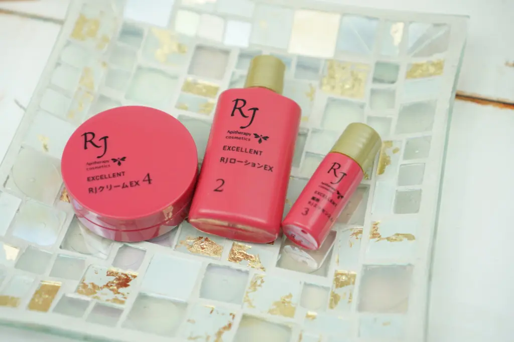 Apitherapy cosmetics 